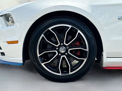 Used 2013 Ford Mustang GT Premium w/ Security Pkg RWD image 37