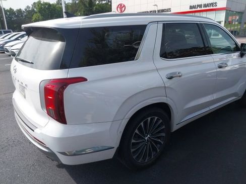 Used 2023 Hyundai Palisade Calligraphy w/ Cargo Package FWD image 3