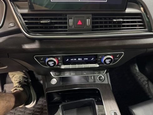 Certified 2025 Audi Q5 e Premium Plus w/ Premium Plus Package AWD/4WD image 21