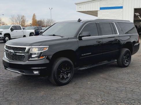 Used 2018 Chevrolet Suburban LT w/ Z71 Midnight Edition image 4
