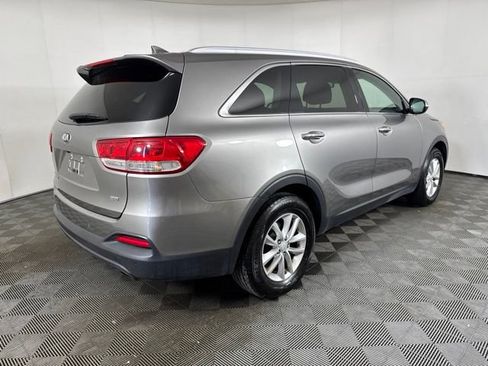 Used 2017 Kia Sorento FWD w/ LX Convenience Package image 3