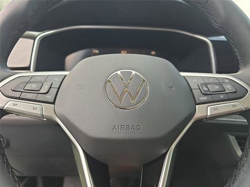 New 2026 Volkswagen Taos SE FWD image 20