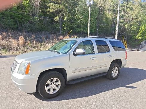 Used 2012 GMC Yukon SLT w/ SLT-2 Equipment Package image 6