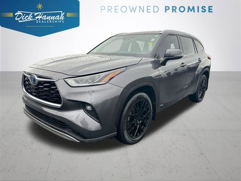 Used 2022 Toyota Highlander Platinum AWD/4WD image 1