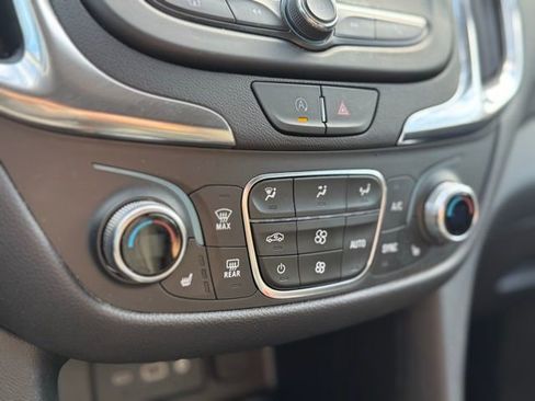 Used 2023 Chevrolet Equinox LT image 32