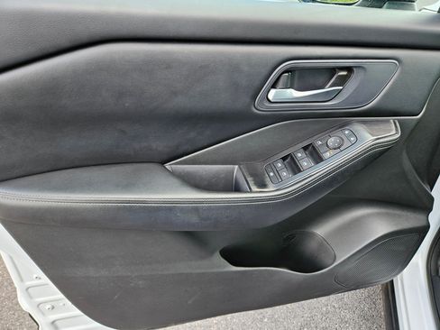 Used 2024 Nissan Rogue SV image 15