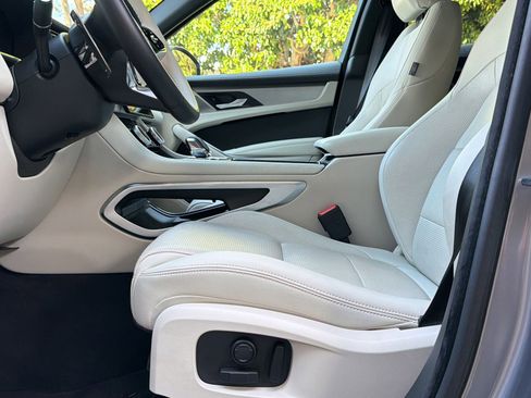 Used 2025 Jaguar F-PACE R-Dynamic S image 5