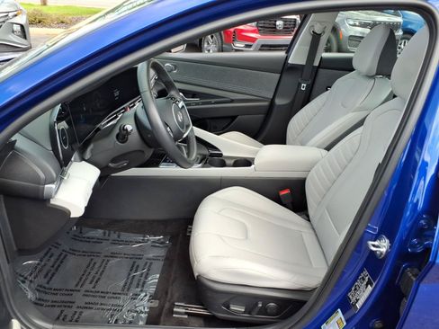 Used 2024 Hyundai Elantra Limited FWD image 4