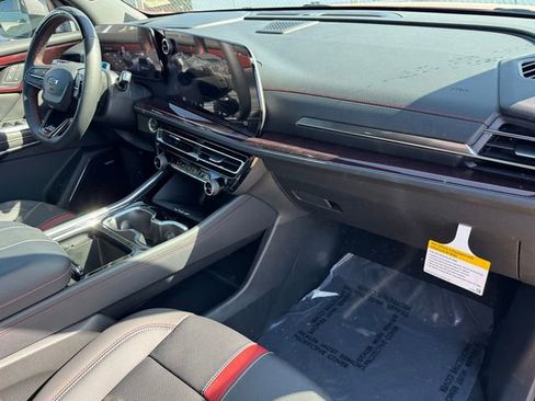 New 2026 Chevrolet Traverse RS w/ LPO, Floor Liner Package FWD image 6