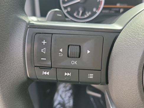Used 2023 Nissan Rogue S FWD image 25