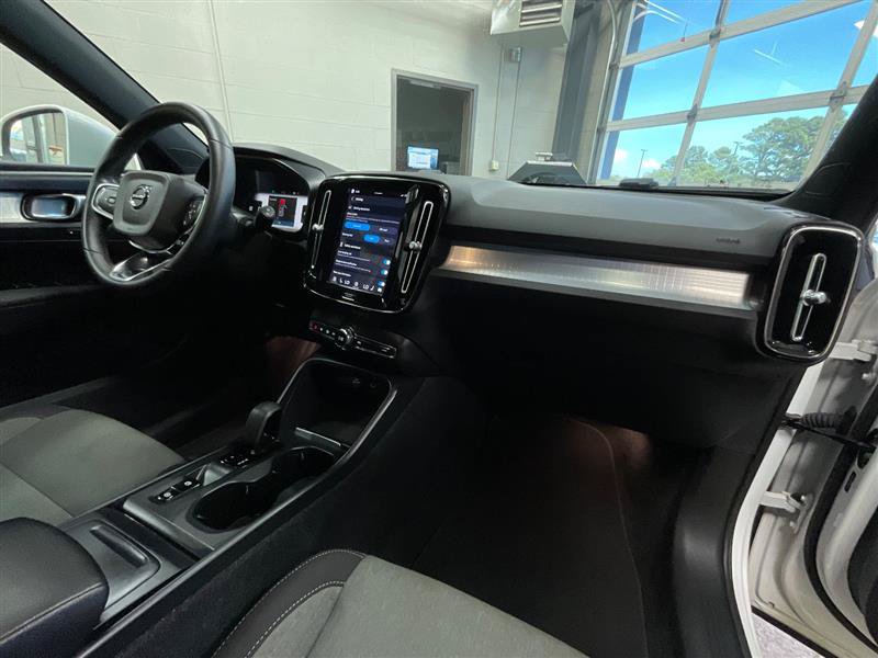Used 2023 Volvo XC40 B5 Core AWD/4WD image 29
