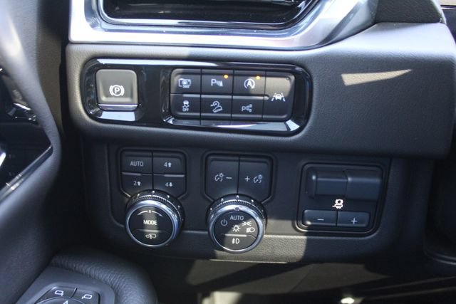 Used 2025 GMC Yukon Denali w/ Denali Reserve Package AWD/4WD image 29