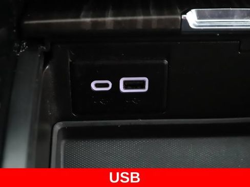 Used 2024 GMC Yukon Denali w/ Advanced Technology Package AWD/4WD image 28