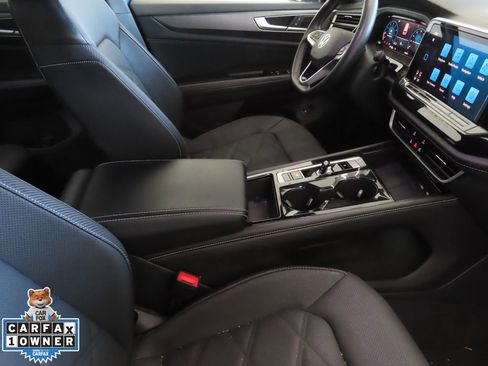 Used 2024 Volkswagen Atlas Cross Sport SE image 25