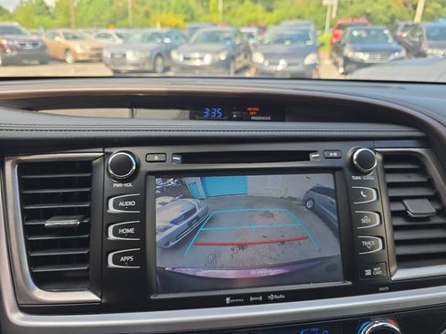 Used 2018 Toyota Highlander XLE AWD/4WD image 39