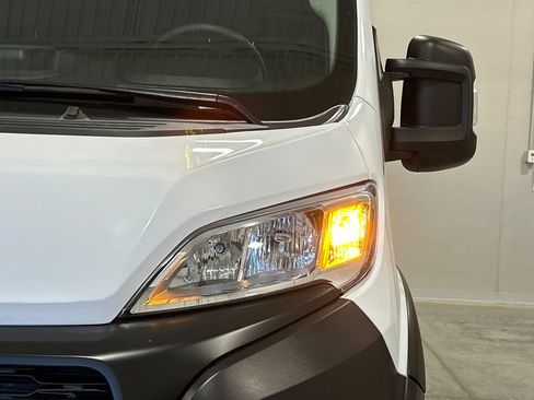 Used 2025 RAM ProMaster 2500 w/ Convenience Group FWD image 10