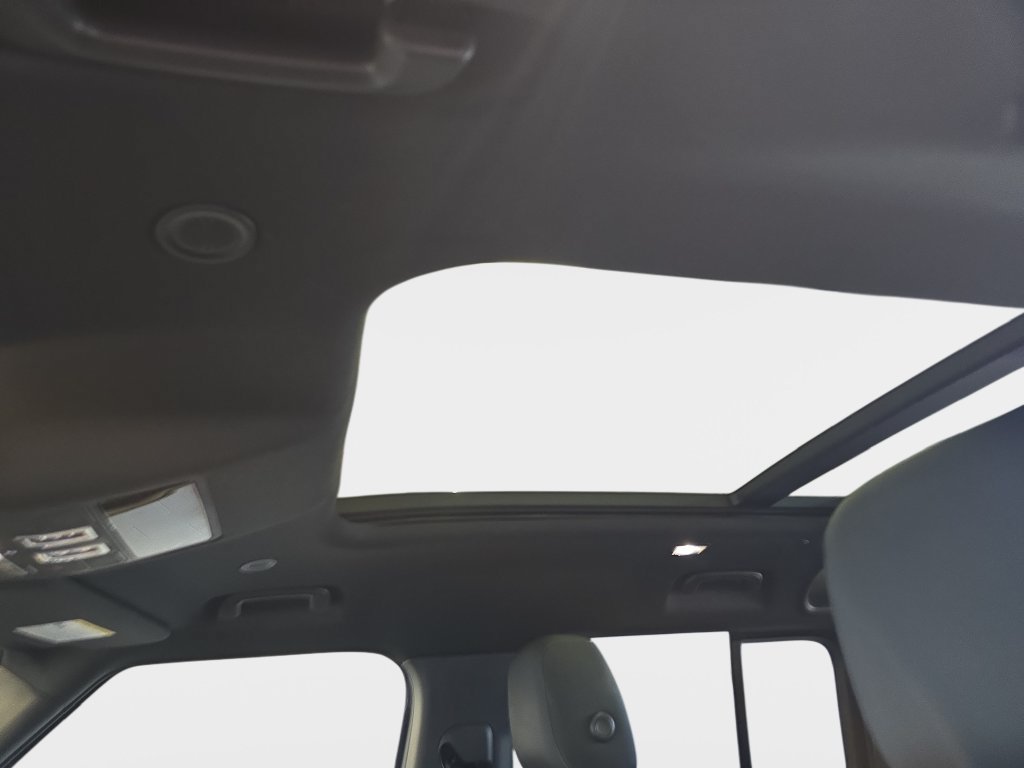 Certified 2025 Land Rover Defender 110 S AWD/4WD image 31