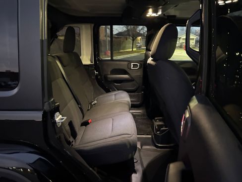 Used 2022 Jeep Wrangler Unlimited Sahara w/ Cold Weather Group image 26