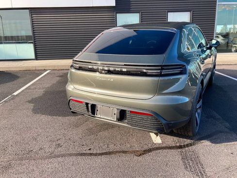 Used 2025 Porsche Macan 4S Electric AWD/4WD image 16