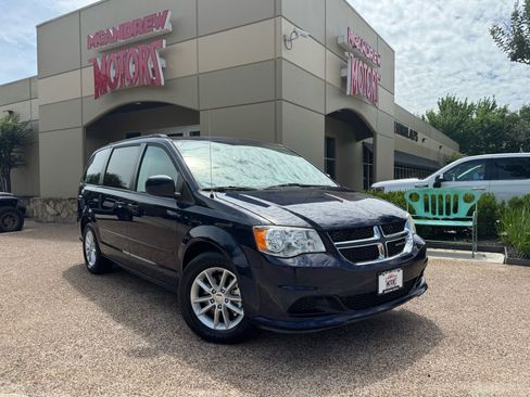 Used 2016 Dodge Grand Caravan SXT w/ Rear Park Assist Package FWD image 2