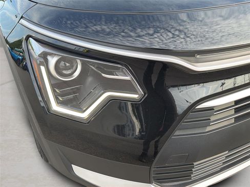 Used 2025 Kia Niro LX FWD image 29