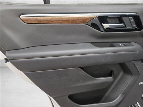 Used 2025 Chevrolet Tahoe High Country image 14