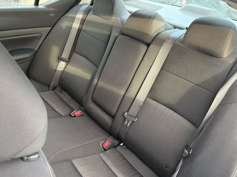 Used 2025 Nissan Altima 2.5 SV FWD image 30
