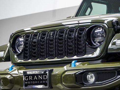 Used 2024 Jeep Wrangler High Altitude AWD/4WD image 2