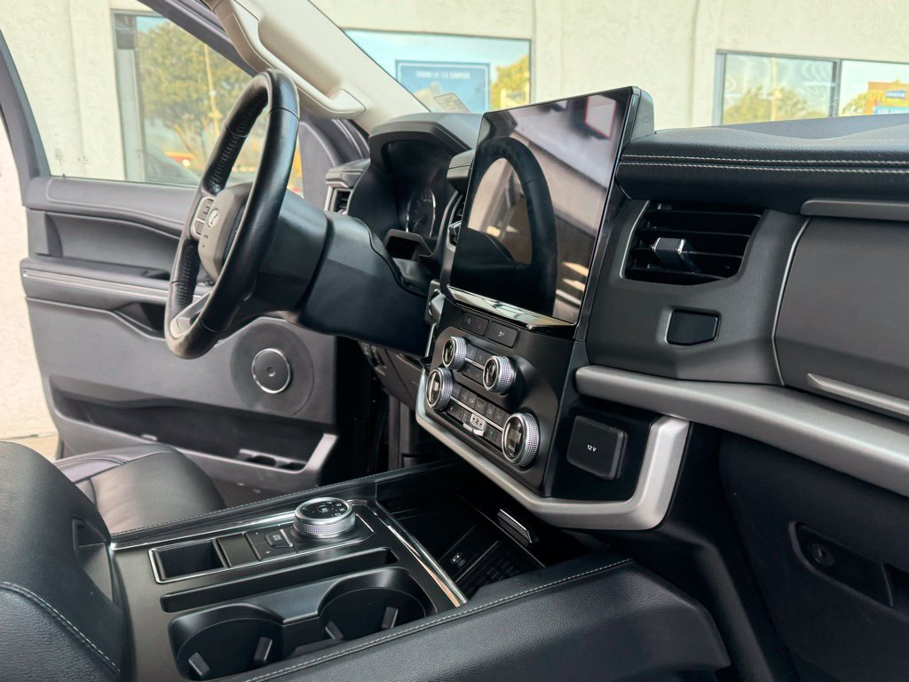 Used 2024 Ford Expedition XLT RWD image 25