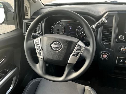 Used 2023 Nissan Titan SV image 7