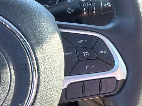 Used 2021 Jeep Renegade Latitude w/ Sun & Sound Group FWD image 21