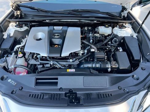 Certified 2020 Lexus ES 300h w/ Premium Package image 10