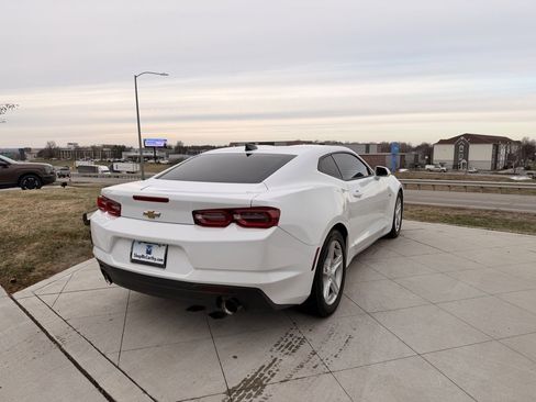 Used 2019 Chevrolet Camaro LT image 9