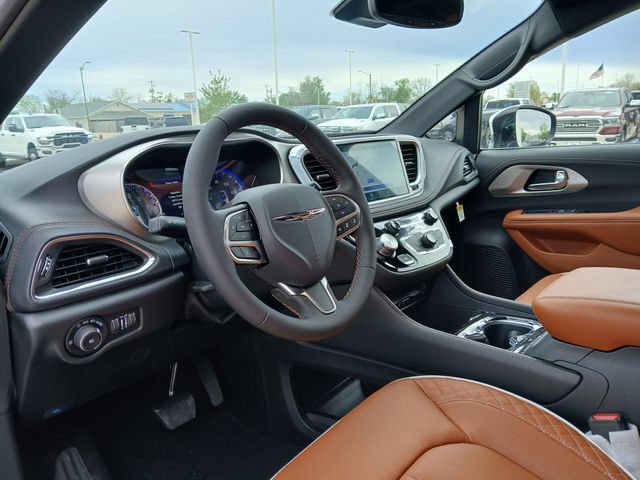 New 2026 Chrysler Pacifica Pinnacle AWD/4WD image 9