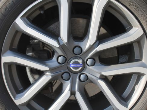 Used 2017 Volvo XC60 T6 Dynamic w/ Climate Package image 18