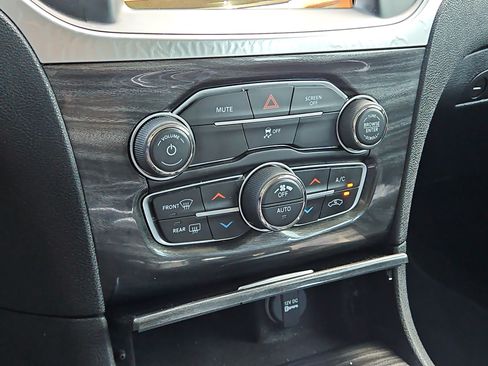 Used 2019 Chrysler 300 Touring w/ Sport Appearance Package AWD/4WD image 28
