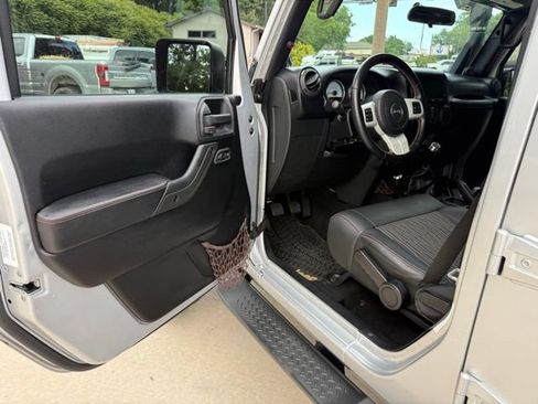 Used 2012 Jeep Wrangler Unlimited Sahara AWD/4WD image 17