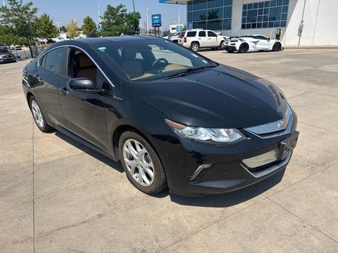 Used 2017 Chevrolet Volt Premier w/ Driver Confidence II Package FWD image 3