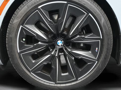 Used 2023 BMW 760i xDrive w/ Executive Package AWD/4WD image 10