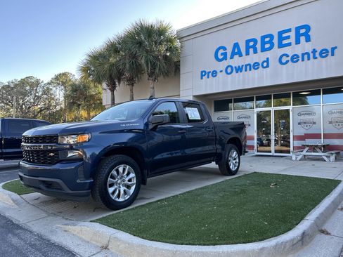 Used 2021 Chevrolet Silverado 1500 Custom image 3