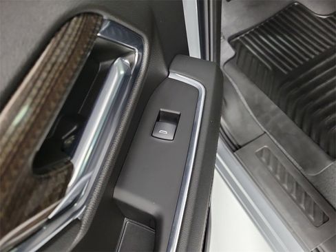 Used 2023 Chevrolet Silverado 1500 LT image 12