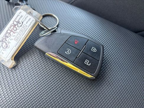 Used 2025 Chevrolet Equinox LT FWD image 24