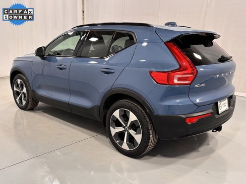 Used 2023 Volvo XC40 B5 Plus image 8