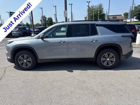 Used 2026 Chevrolet Traverse LT FWD image 6