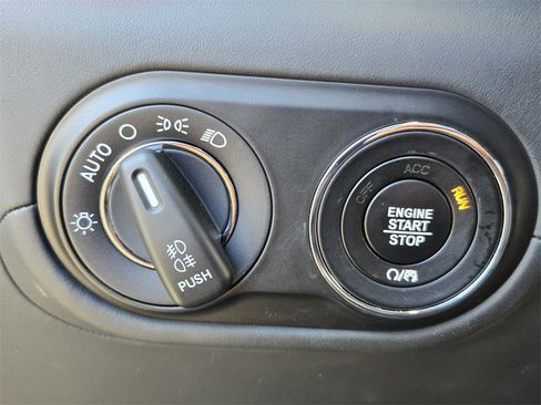 Used 2022 Maserati Levante Modena image 25