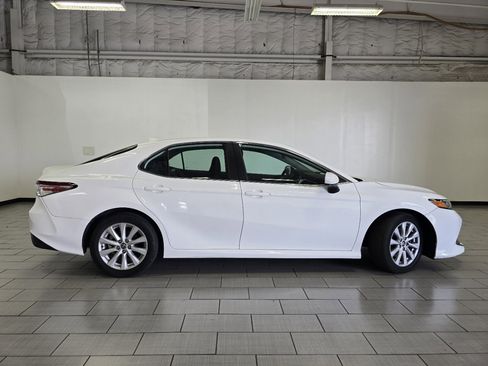 Used 2020 Toyota Camry LE FWD image 14
