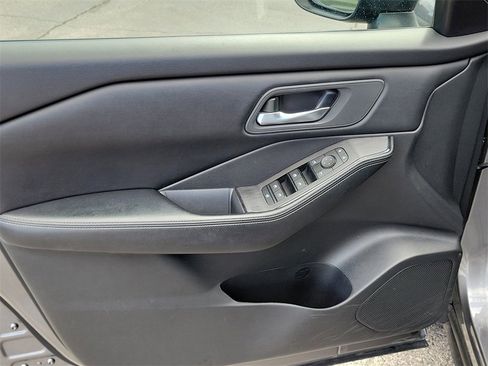 Used 2024 Nissan Rogue SV image 18