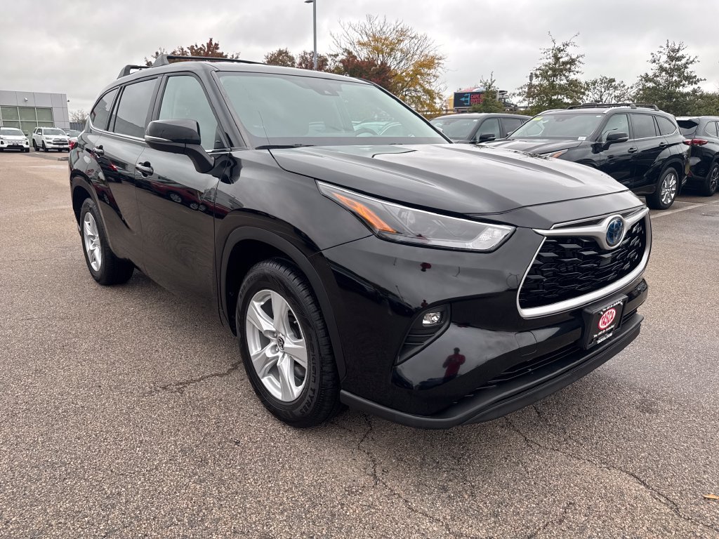 Used 2023 Toyota Highlander LE FWD image 12