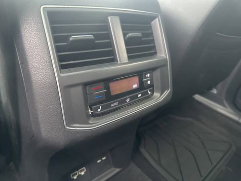 Used 2019 Volkswagen Atlas SEL Premium image 8