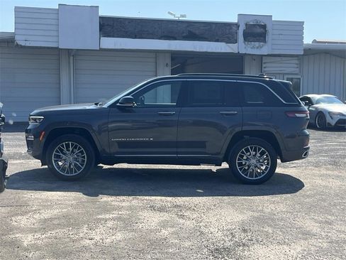 New 2025 Jeep Grand Cherokee Summit image 2